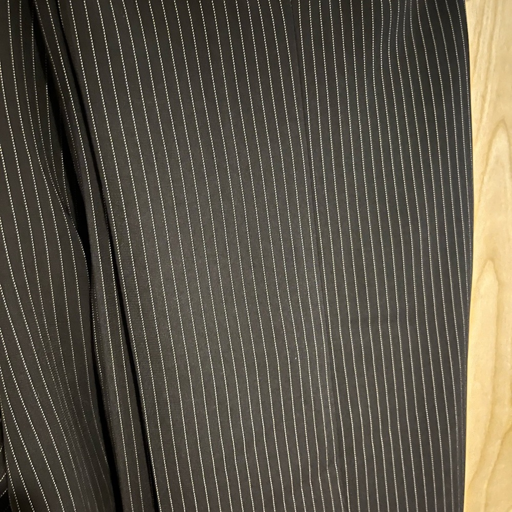 Liz Claiborne Two Piece Black Pantsuit with Notched Lapel - Picture 7 of 7